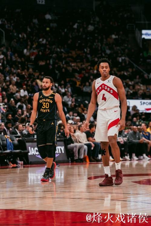 巴恩斯关键时刻抢前场板打成2+1,猛龙还剩35秒领先热火8分 巴恩斯关键时刻抢前场板打成2+1,猛龙还剩35秒领先热火8分