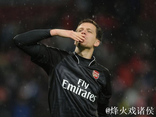 什琴斯尼自曝更衣室抽烟,顺便安慰了巴萨小将 什琴斯尼自曝更衣室抽烟,顺便安慰了巴萨小将