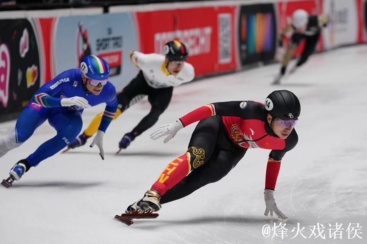短道速滑世界杯:中国队强势领跑晋级男子5000米接力半决赛 短道速滑世界杯:中国队强势领跑晋级男子5000米接力半决赛
